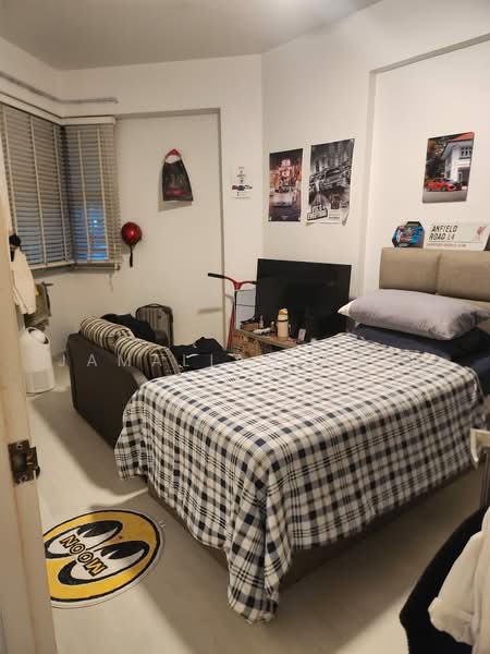 384 Bukit Batok West Avenue 5, 384 Bukit Batok West Avenue 5, 3 Bedrooms, 1,270 sqft, HDB Flat For Sale, by Jamaliah Bole, 500229004 - 2nd Common Bedroom - PropertyGuru.com.sg