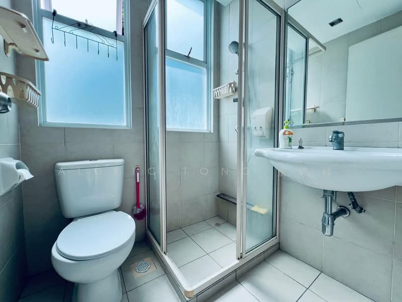 Cherry Gardens, 63 Lorong Lew Lian, 3 Bedrooms, 1,076 sqft, Condominium For Sale, by Aldric Tong 董伟祥, 500229006 - Bathroom - PropertyGuru.com.sg