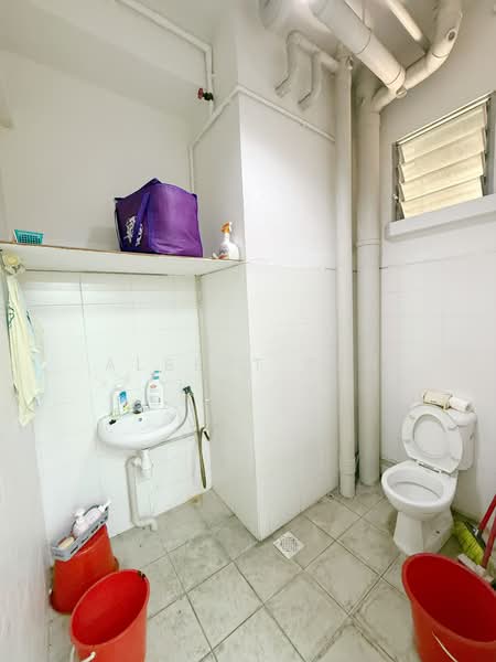 Wcega Tower, 21 Bukit Batok Crescent, 958 sqft, Light Industrial (B1) For Sale, by Albert Peh, 500229013 - Bathroom - CommercialGuru.com.sg