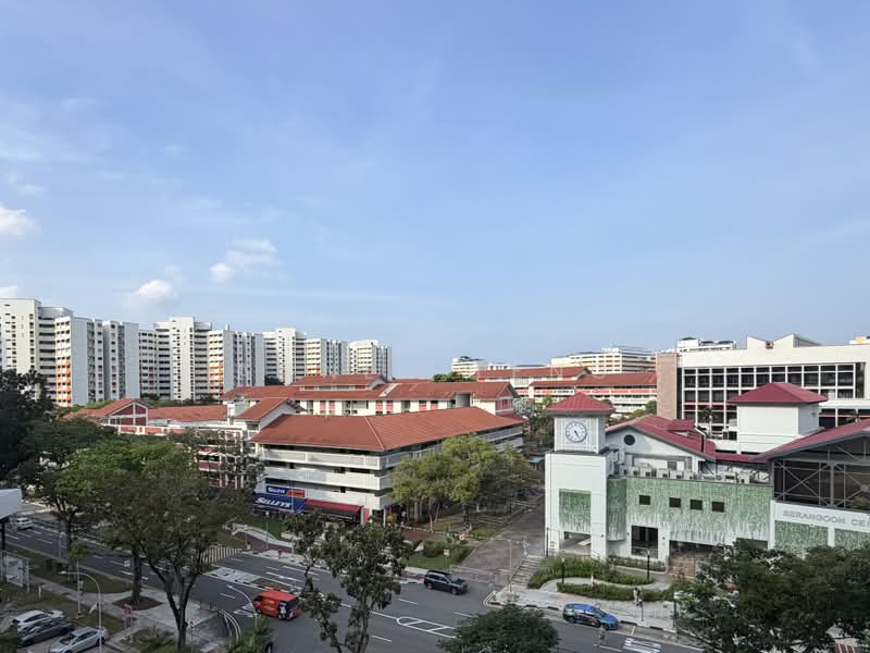 241 Serangoon Avenue 3, 241 Serangoon Avenue 3, 3 Bedrooms, 958 sqft, HDB Flat For Rent, by Agnes Teng, 500229027 - View from hall - PropertyGuru.com.sg