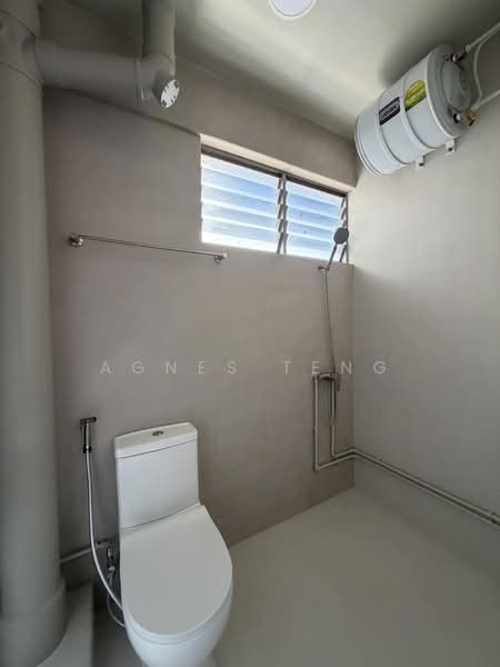 241 Serangoon Avenue 3, 241 Serangoon Avenue 3, 3 Bedrooms, 958 sqft, HDB Flat For Rent, by Agnes Teng, 500229027 - Common bathroom - PropertyGuru.com.sg