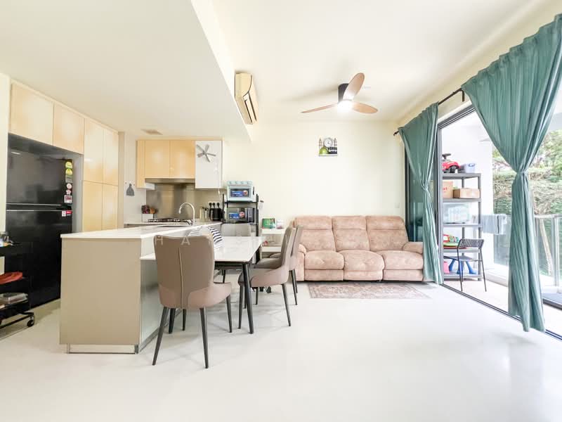 Hedges Park Condominium, 89 Flora Drive, 2 Bedrooms, 797 sqft, Condominium For Sale, by Hansel Tan, 500229029 - Living Room - PropertyGuru.com.sg
