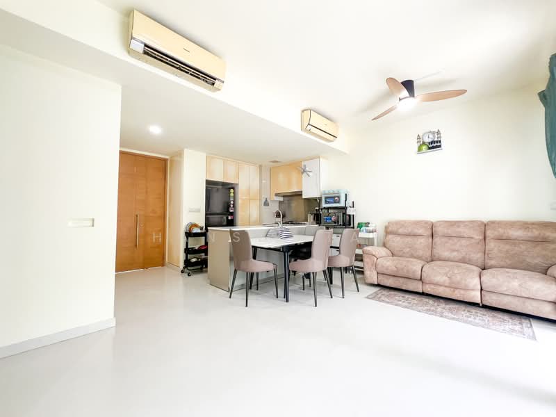 Hedges Park Condominium, 89 Flora Drive, 2 Bedrooms, 797 sqft, Condominium For Sale, by Hansel Tan, 500229029 - Living Room - PropertyGuru.com.sg