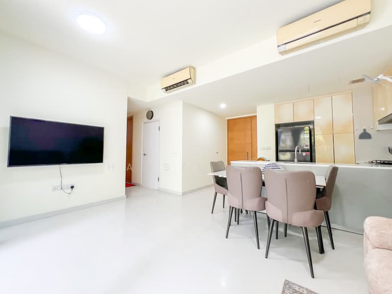 Hedges Park Condominium, 89 Flora Drive, 2 Bedrooms, 797 sqft, Condominium For Sale, by Hansel Tan, 500229029 - Living Room - PropertyGuru.com.sg