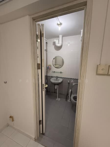 727 Yishun Street 71, 727 Yishun Street 71, 3 Bedrooms, 904 sqft, HDB Flat For Sale, by Patrick Ang, 500229033 - Bathroom - PropertyGuru.com.sg