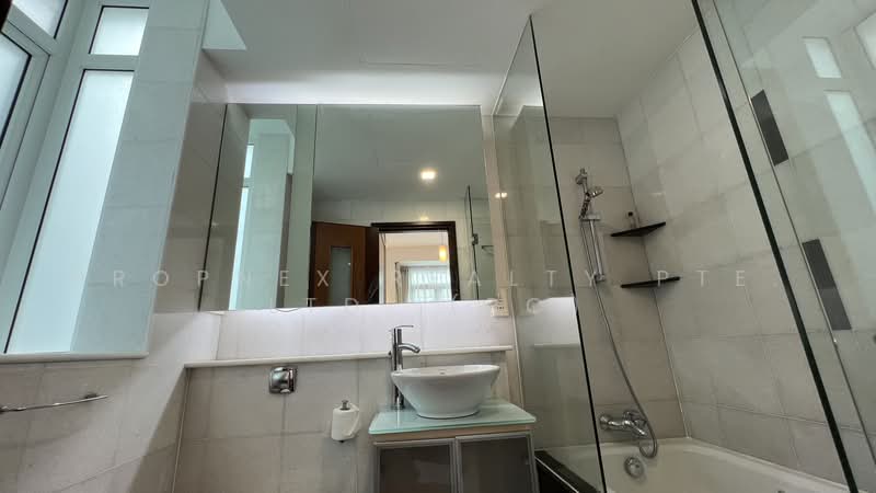 Robertson 100, 100 Robertson Quay, 2 Bedrooms, 883 sqft, Apartment For Sale, by RYAN CHEN ZIHAO, 500229046 - Bathroom - PropertyGuru.com.sg