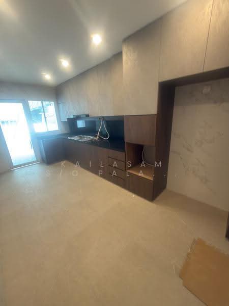 Fernhill Road, Fernhill Road, Tanglin / Holland / Bukit Timah, 4 Bedrooms, 2,500 sqft, Terraced House For Rent, by Kailasam S/O Palanivellu, 500229053 - Kitchen - PropertyGuru.com.sg