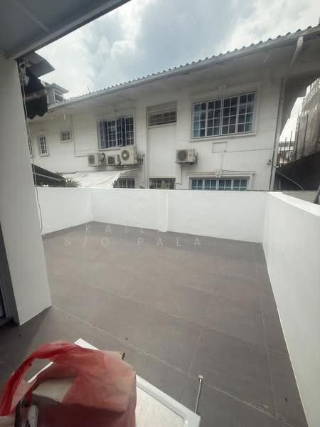 Fernhill Road, Fernhill Road, Tanglin / Holland / Bukit Timah, 4 Bedrooms, 2,500 sqft, Terraced House For Rent, by Kailasam S/O Palanivellu, 500229053 - PropertyGuru.com.sg