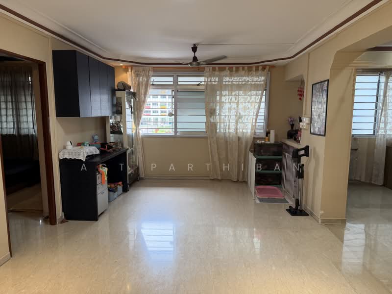 736 Jurong West Street 75, 736 Jurong West Street 75, Boon Lay / Jurong / Tuas, 3 Bedrooms, 1,431 sqft, HDB Flat For Sale, by Agt Parthiban, 500229054 - Living Room - PropertyGuru.com.sg