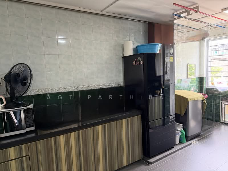736 Jurong West Street 75, 736 Jurong West Street 75, Boon Lay / Jurong / Tuas, 3 Bedrooms, 1,431 sqft, HDB Flat For Sale, by Agt Parthiban, 500229054 - Kitchen - PropertyGuru.com.sg