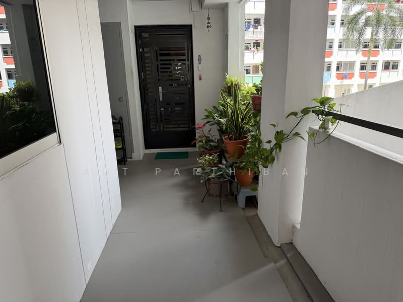 736 Jurong West Street 75, 736 Jurong West Street 75, Boon Lay / Jurong / Tuas, 3 Bedrooms, 1,431 sqft, HDB Flat For Sale, by Agt Parthiban, 500229054 - Corridor - PropertyGuru.com.sg