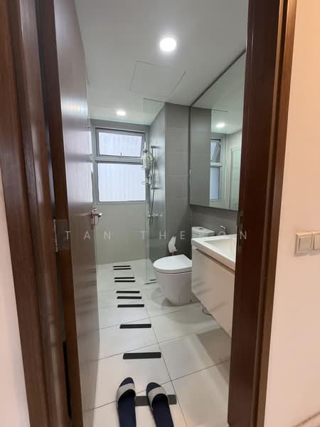 Ecopolitan, 128 Punggol Walk, 4 Bedrooms, 1,365 sqft, Executive Condominium For Sale, by Tan Theron, 500229058 - Bathroom - PropertyGuru.com.sg