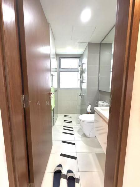 Ecopolitan, 128 Punggol Walk, Hougang / Punggol / Sengkang, 4 Bedrooms, 1,365 sqft, Executive Condominium For Sale, by Tan Theron, 500229058 - Bathroom - PropertyGuru.com.sg
