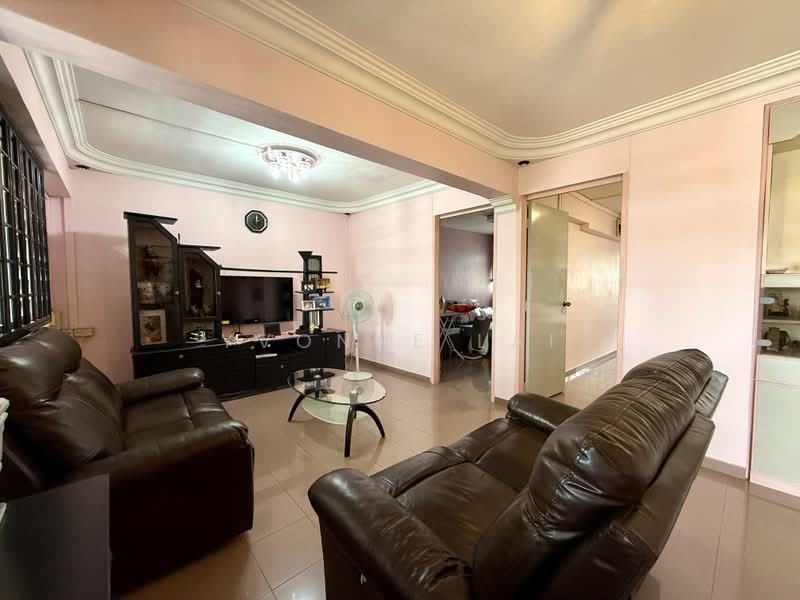 176 Ang Mo Kio Avenue 4, 176 Ang Mo Kio Avenue 4, 4 Bedrooms, 1,281 sqft, HDB Flat For Sale, by Yvonne Lai, 500229060 - Living Room - PropertyGuru.com.sg