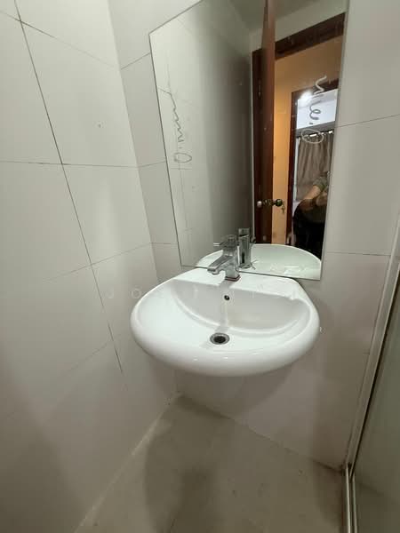 La Casa, 64 Woodlands Drive 16, 2 Bedrooms, 958 sqft, Executive Condominium For Sale, by Joey Nio, 500229061 - Bathroom - PropertyGuru.com.sg