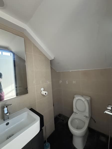 Primax, 22 New Industrial Road, 2,896 sqft, Light Industrial (B1) For Rent, by Ken Peh, 500229062 - Bathroom - CommercialGuru.com.sg