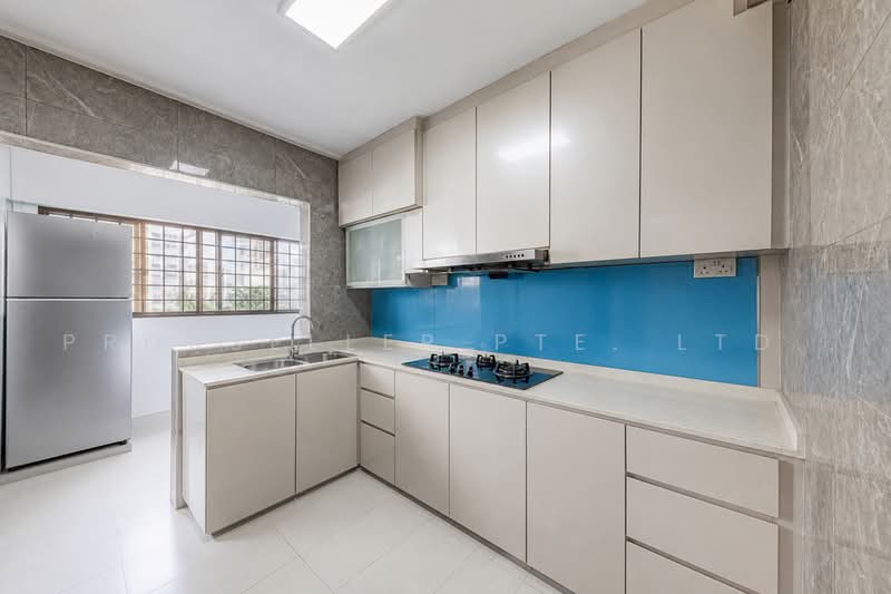 335 Sembawang Close, 335 Sembawang Close, 3 Bedrooms, 1,076 sqft, HDB Flat For Sale, by KOH YONG JIAN, 500229068 - Kitchen - PropertyGuru.com.sg