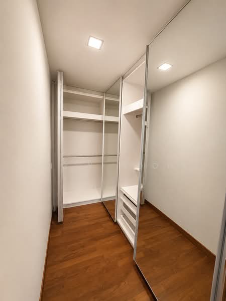 Tresalveo, 9 Marymount Terrace, 2 Bedrooms, 1,001 sqft, Condominium For Rent, by Ong Yi Loong, 500229071 - Walk-In Wardrobe - PropertyGuru.com.sg