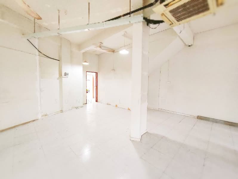 Prime Jurong East Corner Shop, YUHUA VILLAGE, 252, 1,800 sqft, Shop / Shophouse For Sale, by Sunny L (山尼), 500229084 - CommercialGuru.com.sg