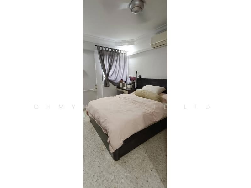 703 Bedok Reservoir Road, 703 Bedok Reservoir Road, 2 Bedrooms, 732 sqft, HDB Flat For Sale, by Regine Cher, 500229101 - Bedroom - PropertyGuru.com.sg