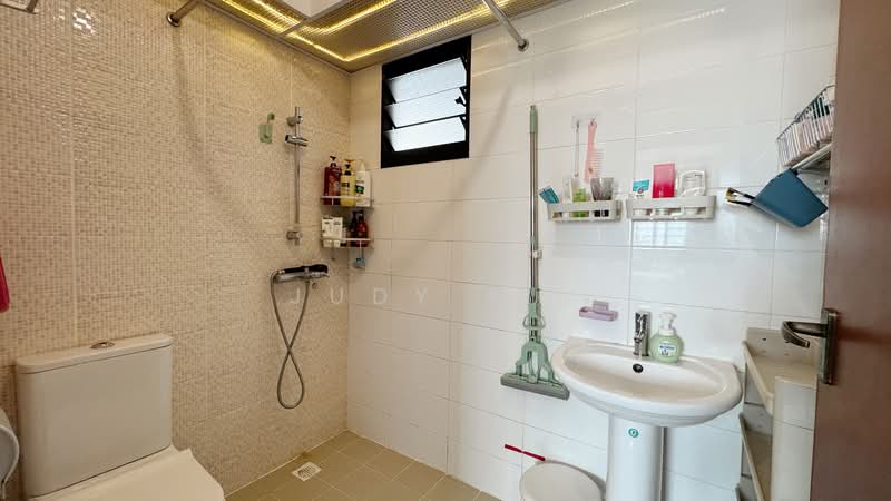 818B Choa Chu Kang Avenue 1, 818B Choa Chu Kang Avenue 1, 3 Bedrooms, 990 sqft, HDB Flat For Sale, by Judy Liu, 500229102 - Bathroom - PropertyGuru.com.sg