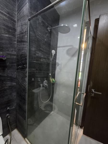 eCO, Bedok South Avenue 3, Bedok / Upper East Coast, 1 Bedroom, 614 sqft, Condominium For Sale, by Sally Ong, 500229103 - Bathroom - PropertyGuru.com.sg