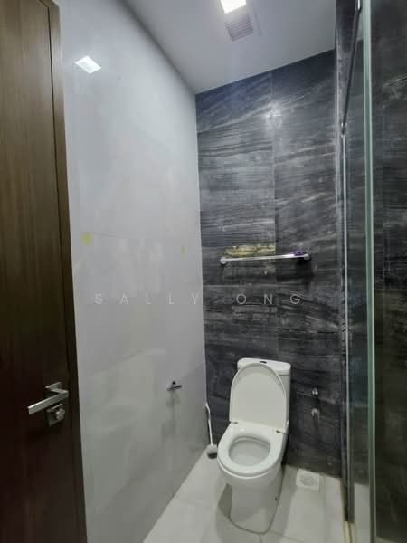 eCO, Bedok South Avenue 3, Bedok / Upper East Coast, 1 Bedroom, 614 sqft, Condominium For Sale, by Sally Ong, 500229103 - Bathroom - PropertyGuru.com.sg