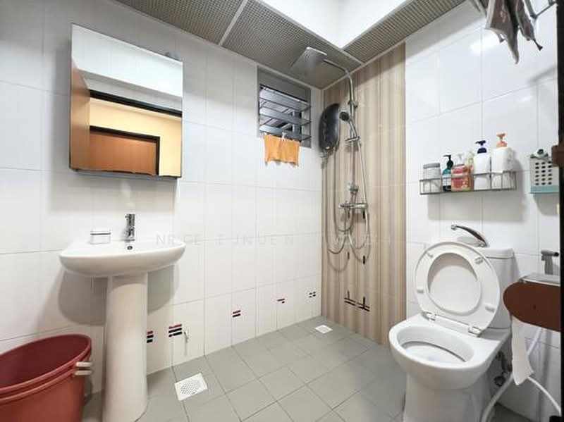 445A Bukit Batok West Avenue 8, 445A Bukit Batok West Avenue 8, Dairy Farm / Bukit Panjang / Choa Chu Kang, 3 Bedrooms, 990 sqft, HDB Flat For Sale, by Ng Jun Wei, 500229106 - Bathroom - PropertyGuru.com.sg