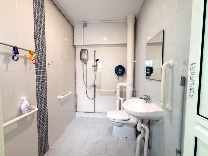 110 Mcnair Road, 110 Mcnair Road, Room Rental, 250 sqft, HDB Flat For Rent, by Novell Tan, 500229115 - Bathroom - PropertyGuru.com.sg