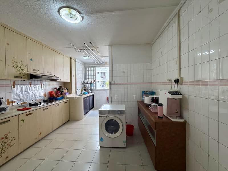 838 Jurong West Street 81, 838 Jurong West Street 81, 3 Bedrooms, 1,119 sqft, HDB Flat For Sale, by JACKIE TAN, 500229130 - Kitchen - PropertyGuru.com.sg