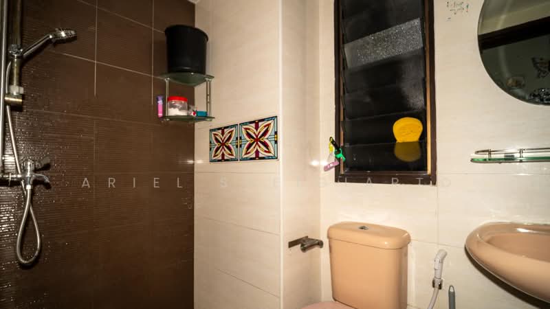 Mandarin Gardens, 1 Siglap Road, 3 Bedrooms, 1,572 sqft, Condominium For Rent, by Ariel Soeigiarto, 500229137 - Common bathroom - PropertyGuru.com.sg