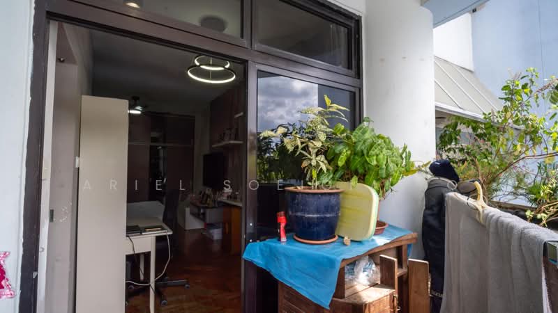 Mandarin Gardens, 1 Siglap Road, 3 Bedrooms, 1,572 sqft, Condominium For Rent, by Ariel Soeigiarto, 500229137 - Master bedroom balcony - PropertyGuru.com.sg