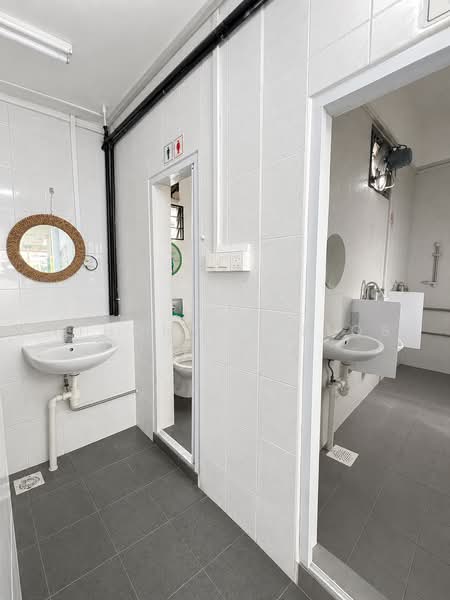 28 Lorong 15 Geylang, 15, Eunos / Geylang / Paya Lebar, 1,650 sqft, Food & Beverage For Rent, by Anthony Sentosa, 500229140 - Bathroom - CommercialGuru.com.sg
