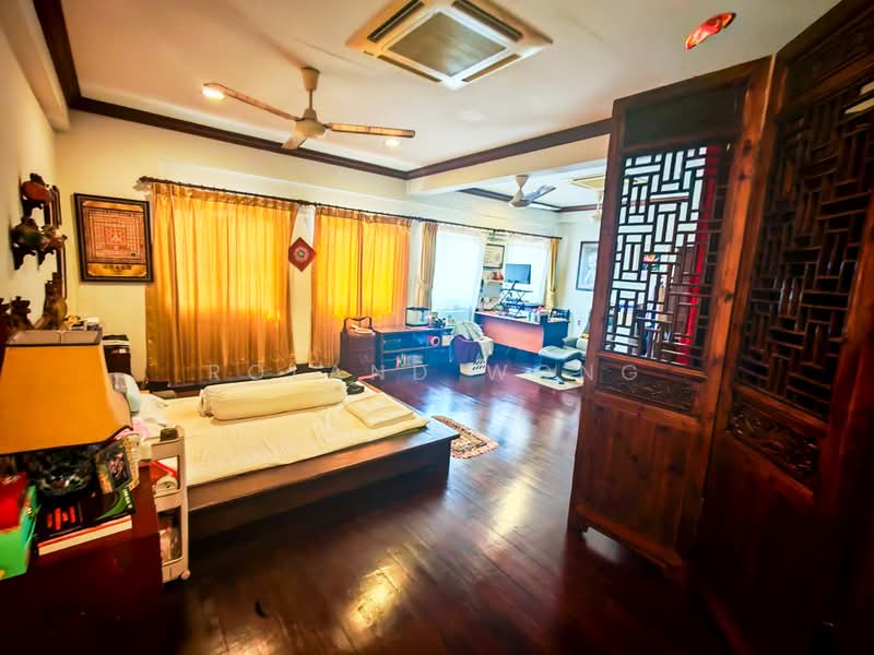 2 Storey Rebuilt in Chestnut GCBA with basement, Chestnut Crescent, 6 Bedrooms, 8,300 sqft, Detached House For Sale, by Roland Wong, 500229156 - Bedroom - PropertyGuru.com.sg