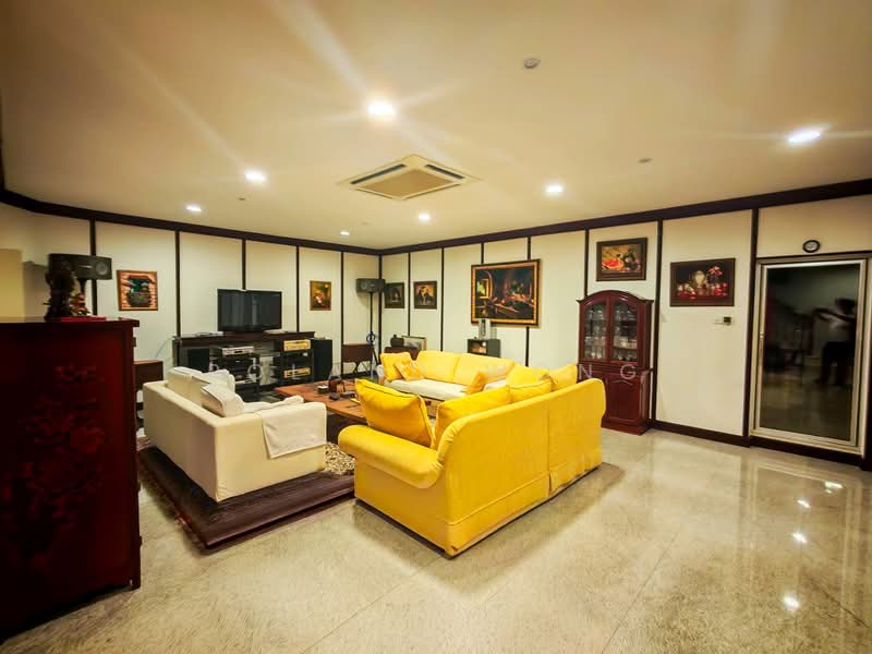 2 Storey Rebuilt in Chestnut GCBA with basement, Chestnut Crescent, 6 Bedrooms, 8,300 sqft, Detached House For Sale, by Roland Wong, 500229156 - Living Room - PropertyGuru.com.sg
