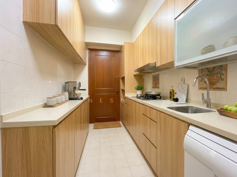 Sunrise Gardens, 57 Sunrise Gardens, 5 Bedrooms, 2,077 sqft, Condominium For Sale, by Junese See, 500229161 - Kitchen - PropertyGuru.com.sg