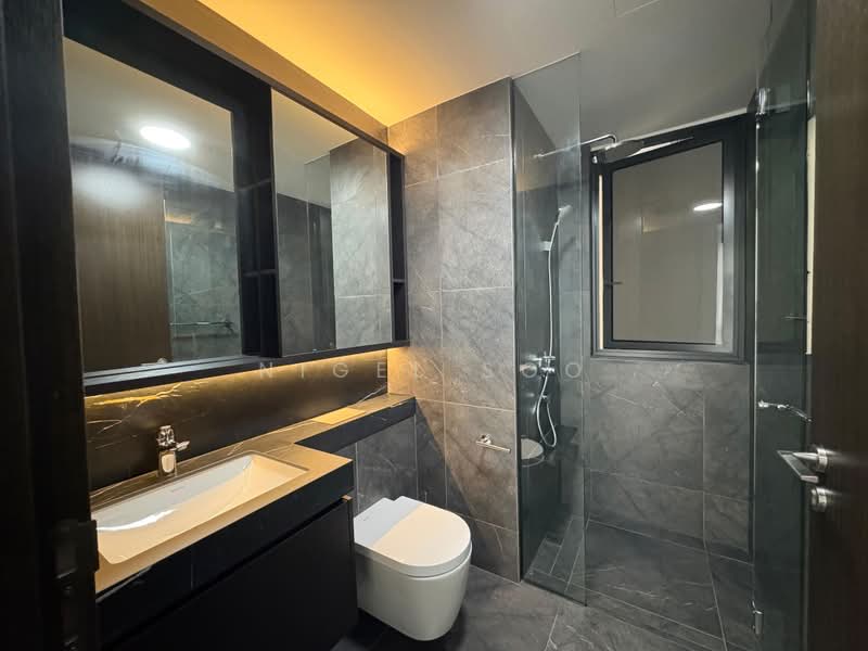 Hyll on Holland, 93 Holland Road, 2 Bedrooms, 700 sqft, Condominium For Sale, by Nigel Soo, 500229170 - Bathroom - PropertyGuru.com.sg