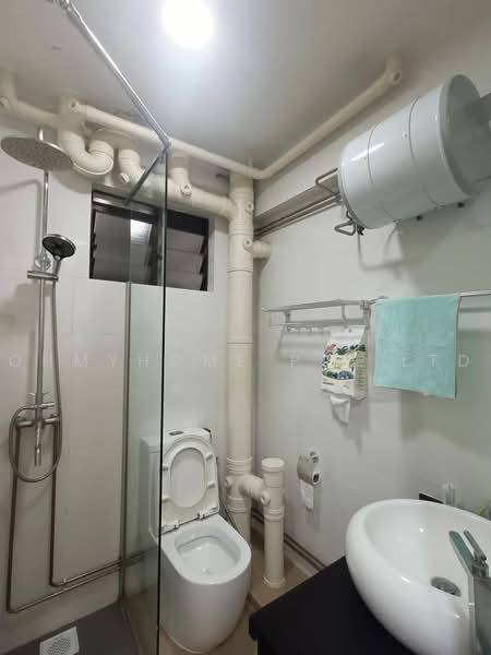 509 Woodlands Drive 14, 509 Woodlands Drive 14, 3 Bedrooms, 1,345 sqft, HDB Flat For Sale, by EVON NG, 500229181 - Bathroom - PropertyGuru.com.sg