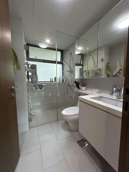 The Topiary, 21 Fernvale Lane, 3 Bedrooms, 1,044 sqft, Executive Condominium For Sale, by Erika Quek, 500229235 - Bathroom - PropertyGuru.com.sg