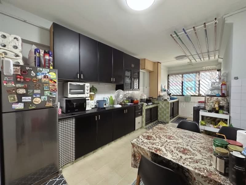 274 Yishun Street 22, 274 Yishun Street 22, 2 Bedrooms, 796 sqft, HDB Flat For Sale, by Sitimas Senin, 500229243 - Kitchen - PropertyGuru.com.sg