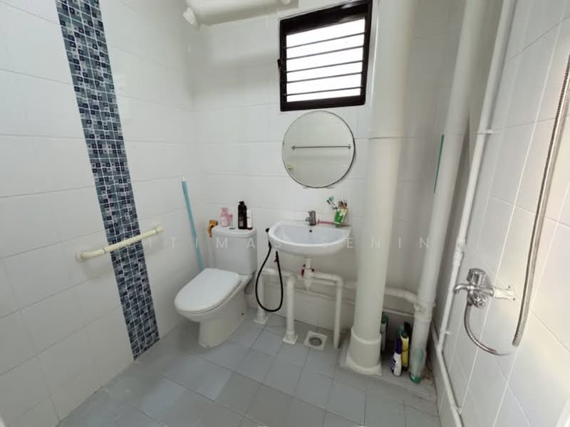 274 Yishun Street 22, 274 Yishun Street 22, 2 Bedrooms, 796 sqft, HDB Flat For Sale, by Sitimas Senin, 500229243 - Bathroom - PropertyGuru.com.sg