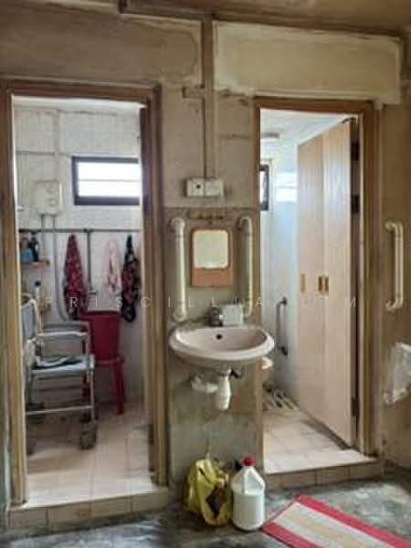 12 Upper Boon Keng Road, 12 Upper Boon Keng Road, 2 Bedrooms, 807 sqft, HDB Flat For Sale, by Priscillia Lim, 500229255 - Bathroom - PropertyGuru.com.sg
