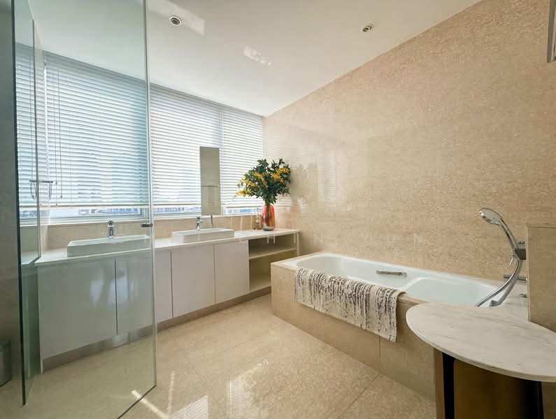 Alba, 8 Cairnhill Rise, 3 Bedrooms, 1,905 sqft, Condominium For Sale, by Chai Chin Yun, 500229258 - Bathroom - PropertyGuru.com.sg