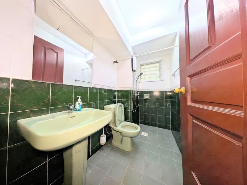 Melville Park, 12 Simei Street 1, 2 Bedrooms, 1,087 sqft, Apartment For Sale, by Carina Teo, 500229267 - Bathroom - PropertyGuru.com.sg