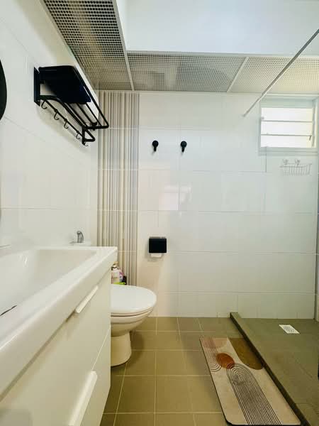 325A Sumang Walk, 325A Sumang Walk, 3 Bedrooms, 1,001 sqft, HDB Flat For Sale, by Teresa Low, 500229294 - Bathroom - PropertyGuru.com.sg