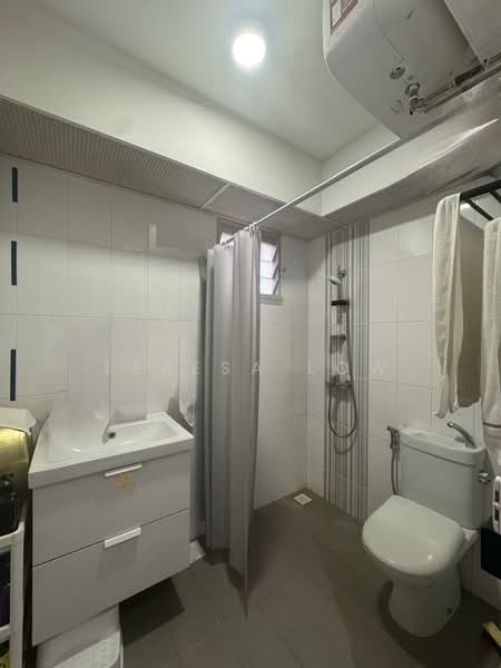 325A Sumang Walk, 325A Sumang Walk, 3 Bedrooms, 1,001 sqft, HDB Flat For Sale, by Teresa Low, 500229294 - Bathroom - PropertyGuru.com.sg