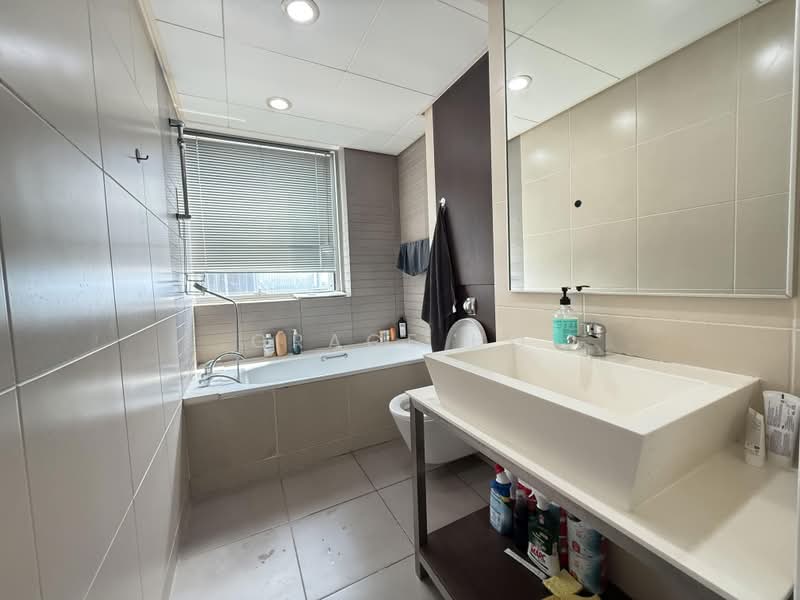 The Sail @ Marina Bay, 2 Marina Boulevard, 3 Bedrooms, 1,184 sqft, Condominium For Rent, by Grace Ho, 500229309 - Bathroom - PropertyGuru.com.sg