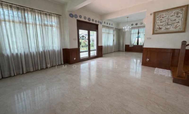 Pasir Ris 5 Bedroom Bungalow House in Good Condition, Elias Road, 5 Bedrooms, 3,358 sqft, Bungalow House For Sale, by Timothy Tan, 500229312 - Living Room - PropertyGuru.com.sg