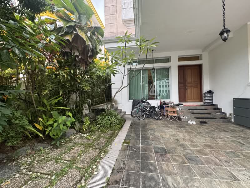 Pinewood 3-Storey Corner Terrace, , 5 Bedrooms, 4,000 sqft, Corner Terrace For Sale, by Ho Mei Kit, 500229313 - Exterior - PropertyGuru.com.sg