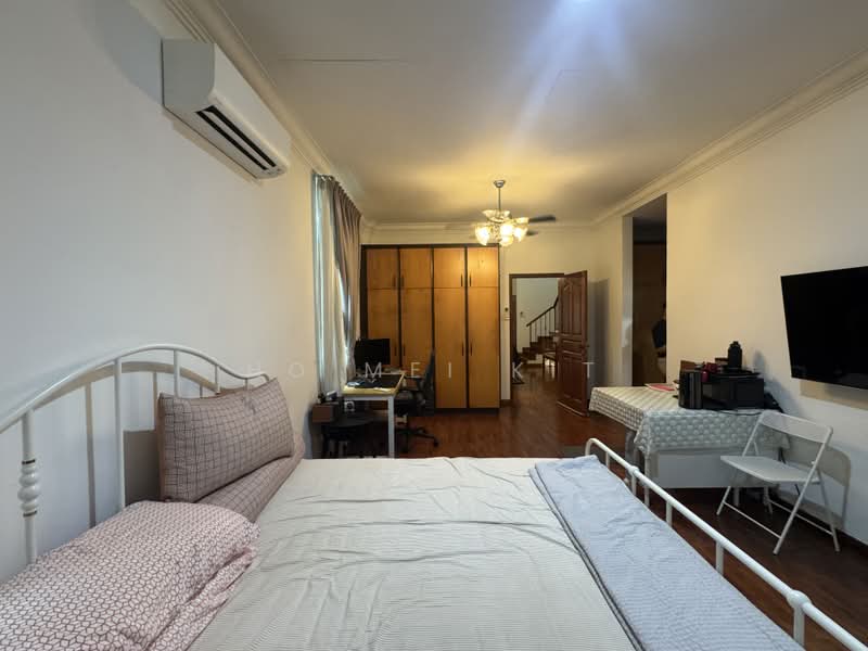 Pinewood 3-Storey Corner Terrace, , 5 Bedrooms, 4,000 sqft, Corner Terrace For Sale, by Ho Mei Kit, 500229313 - Bedroom - PropertyGuru.com.sg